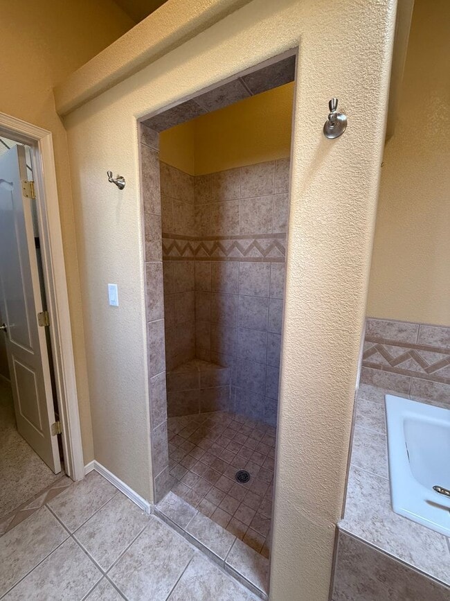 Building Photo - Beautiful 3 Bedroom Home! Available Now!