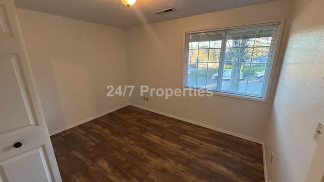 Building Photo - Adorable Ranch Style Home - Milwaukie