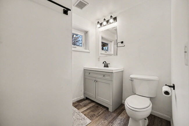 Building Photo - Updated- Well Maintained 3 bedroom Rental Home- $1650/Month