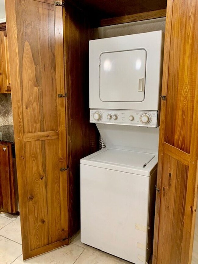 Building Photo - 2BD/2BA Condo for Lease on Park Blvd. Clos...