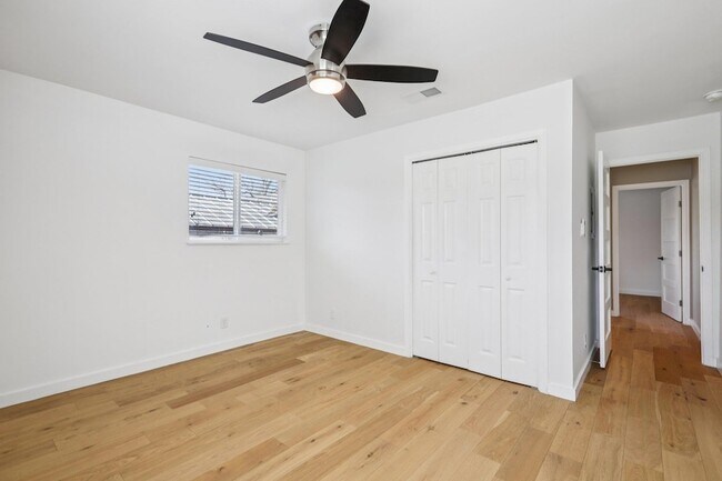 Building Photo - 7205 Twisted Oaks Dr