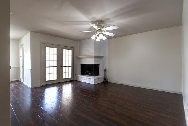 Building Photo - 2012 Court Pl