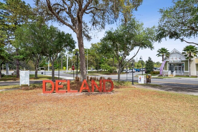 Building Photo - VICTORIA PARK TOWNHOUSE DEED RESTRICTED AREA WITH MANY AMENITIES AVAILABLE NOW