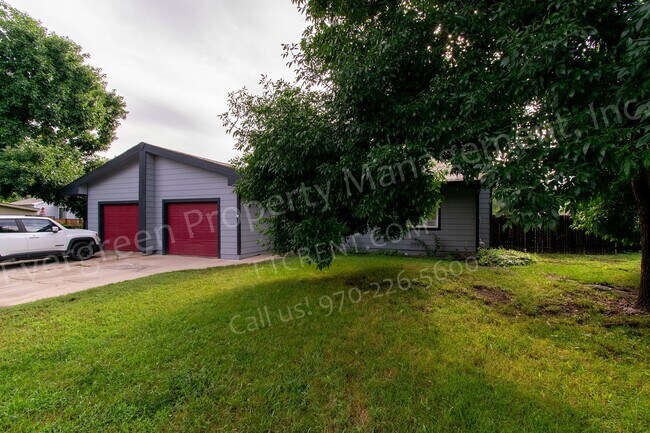 Building Photo - 704 Ponderosa Dr