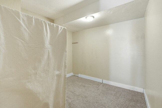 Building Photo - 555 S 1300 E