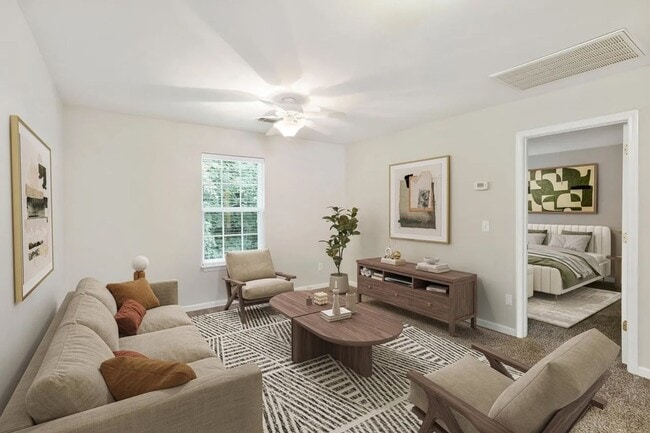 Building Photo - Well Appointed 4BR Home in Brentwood