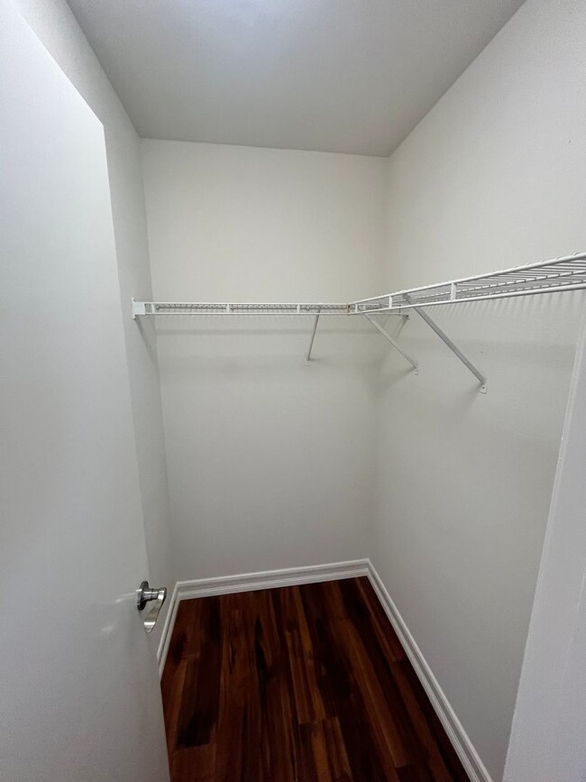 Building Photo - Spacious 3-Bedroom, 2.5-Bathroom Home