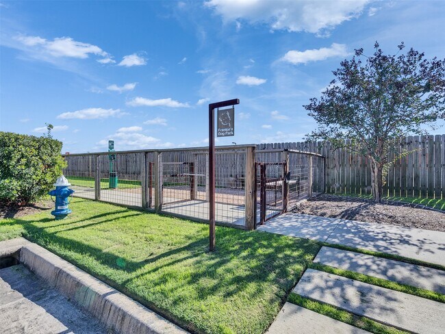 Building Photo - 5702 Rucio Ln