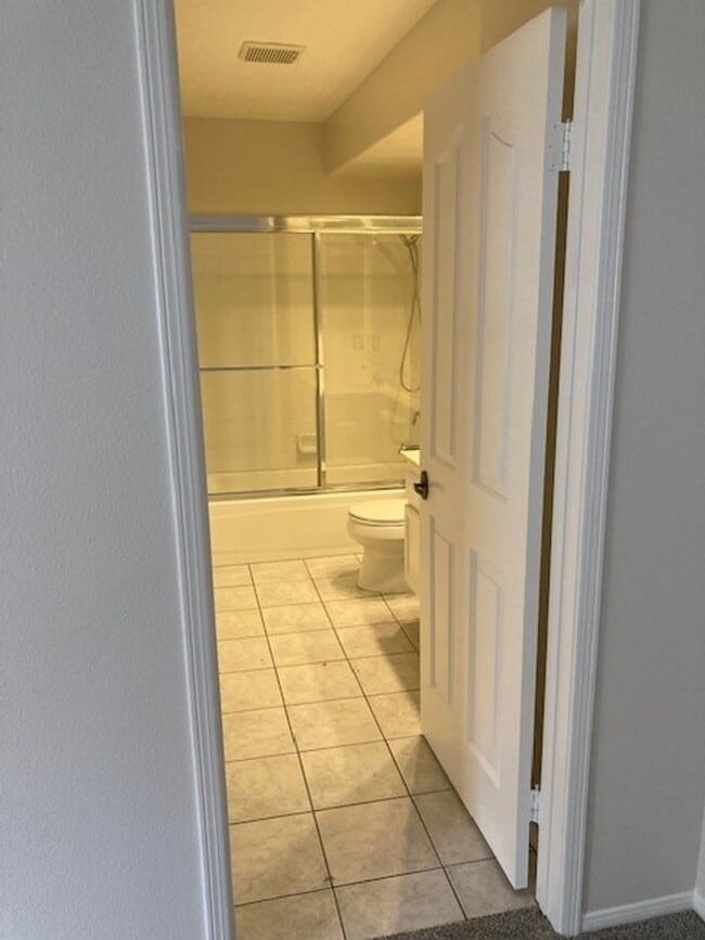 Building Photo - 3 Bedroom 3 Bath Home Located in the gated...