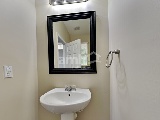 Building Photo - 201 Heritage Pky