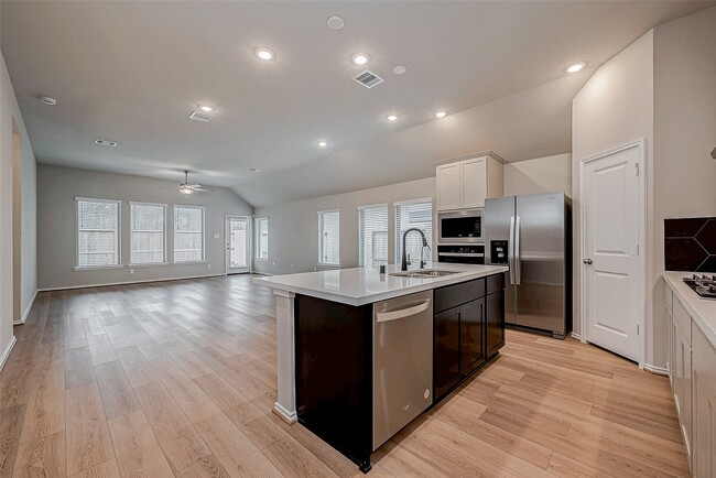 Building Photo - 8539 Int'l Fls Dr