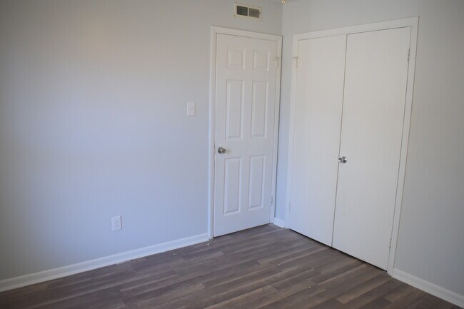 Building Photo - 1301 Kornegay Ave