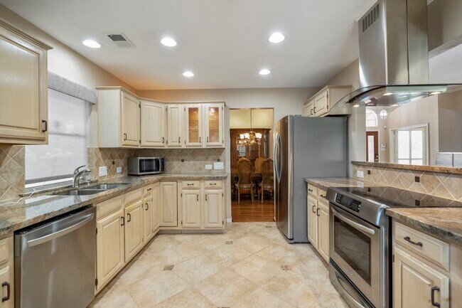 Building Photo - 9631 Bavaria Dr