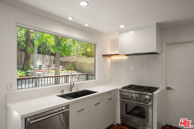 Building Photo - 10311 Clusterberry Ct