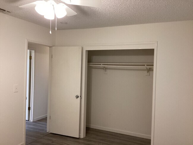 Building Photo - 16385 N D St