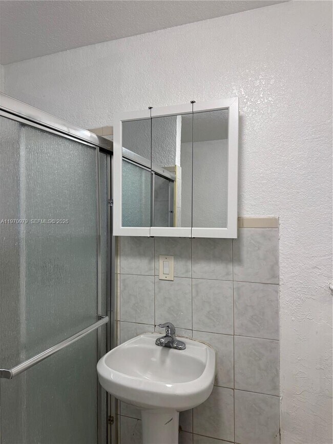 Building Photo - 470 NE 127th St