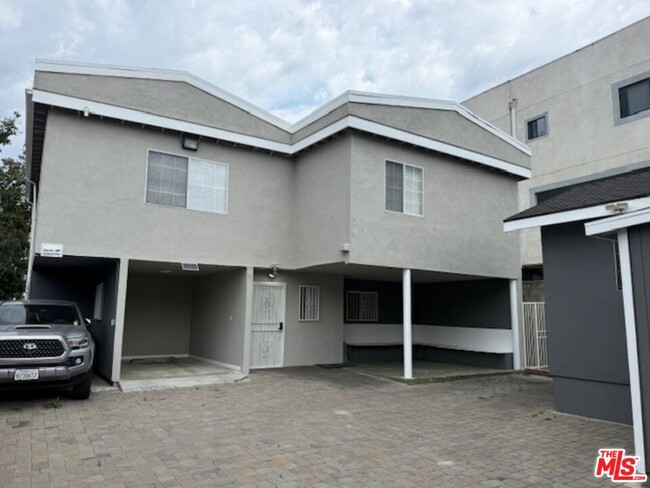 Building Photo - 1128 Irolo St