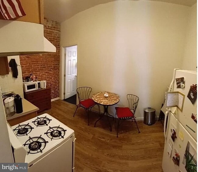 Building Photo - 3711 Lancaster Ave