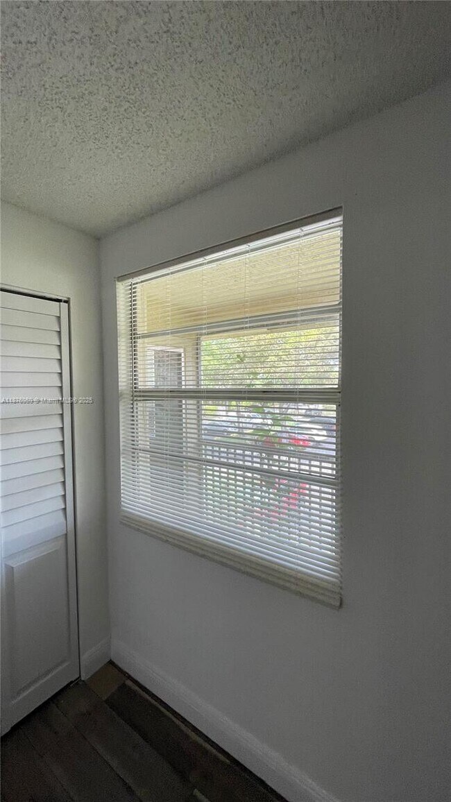 Building Photo - 1247 SW 46th Ave