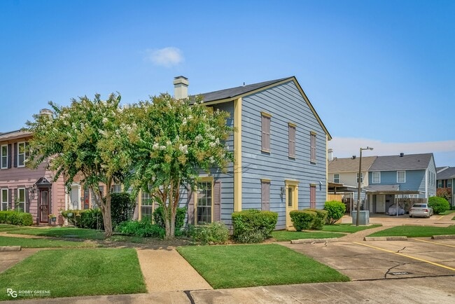Building Photo - 10142 Carlsbad Dr