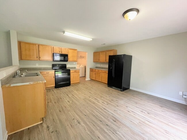 Building Photo - 30003 Westfield Dr