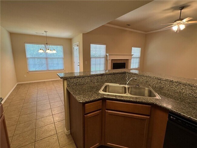 Building Photo - 298 James Dr
