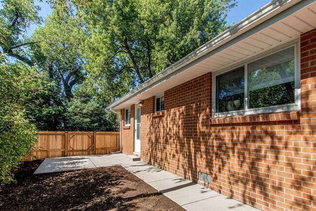 Building Photo - Charming 2BR Duplex in Lakewood by Crown H...