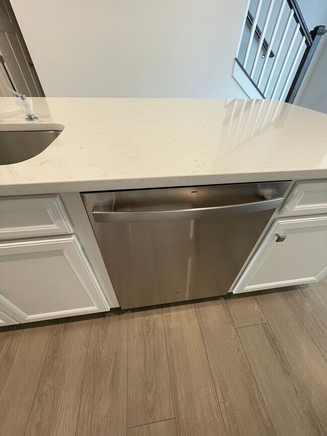 Building Photo - Brand  New!!!! 3 bedroom Townhome 2.5 Bath near Furman University !!!