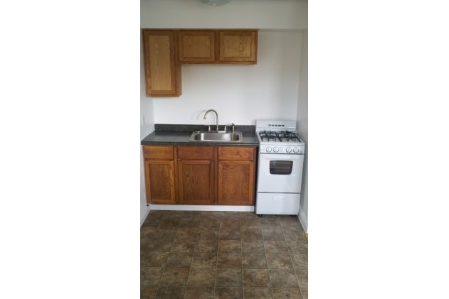 Building Photo - Venetian Place Apartments