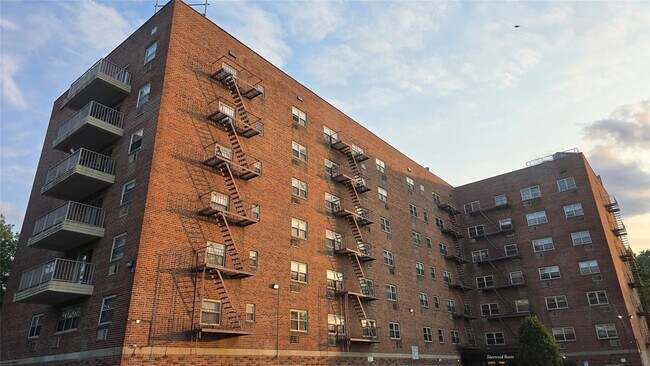 Building Photo - 20 Secor Pl
