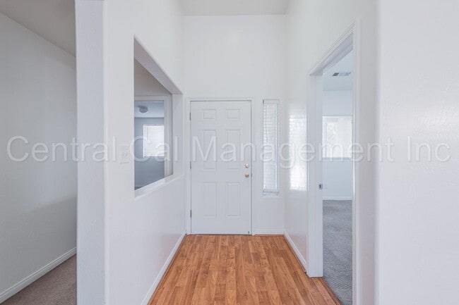 Building Photo - 4 Bedroom/2 Bath Home in Desired Southwest...