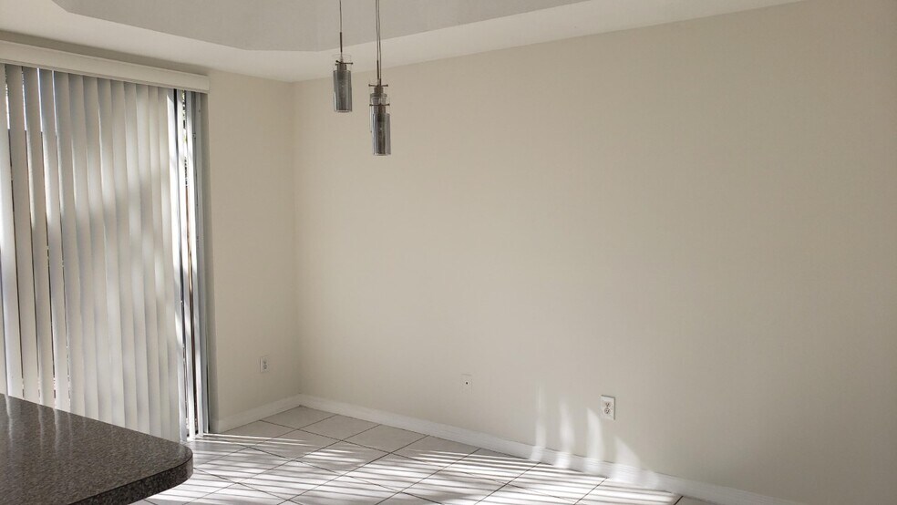 Building Photo - 4965 Leeward Ln