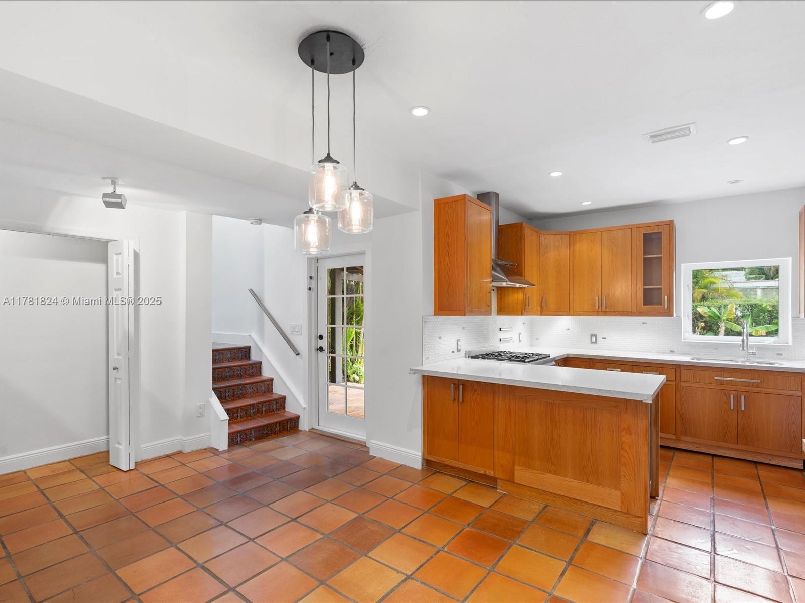 Building Photo - 1125 Asturia Ave