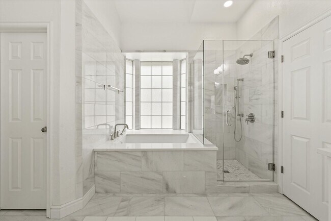 Building Photo - Exclusive Luxury Lease-124 N Crosstimber T...