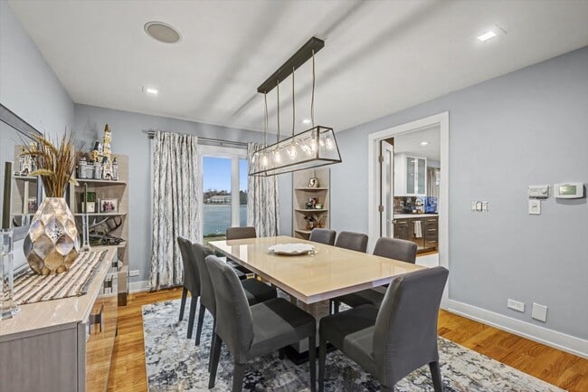 Building Photo - 2076 Valley Lo Ln