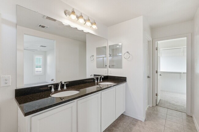 Building Photo - 1647 S 83rd Pl