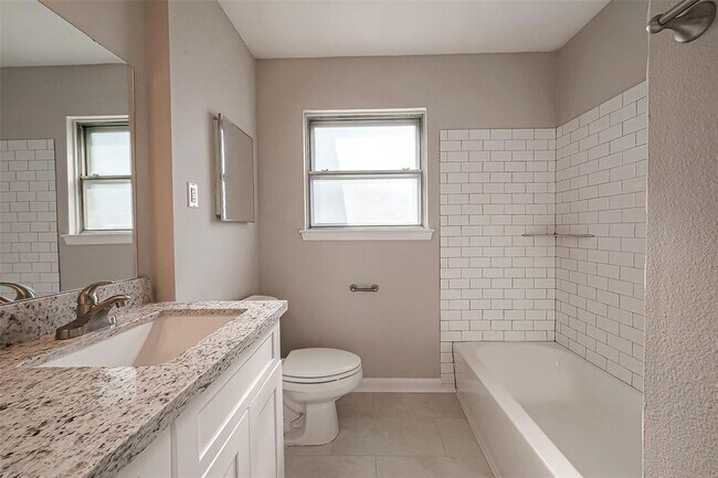 Building Photo - 2703 Cypress St