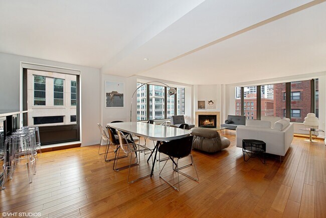 Building Photo - 40 E Delaware Pl