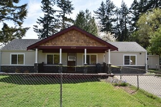 Building Photo - 5724 Hillcrest Dr SW