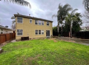 Building Photo - 302 Unity Cir