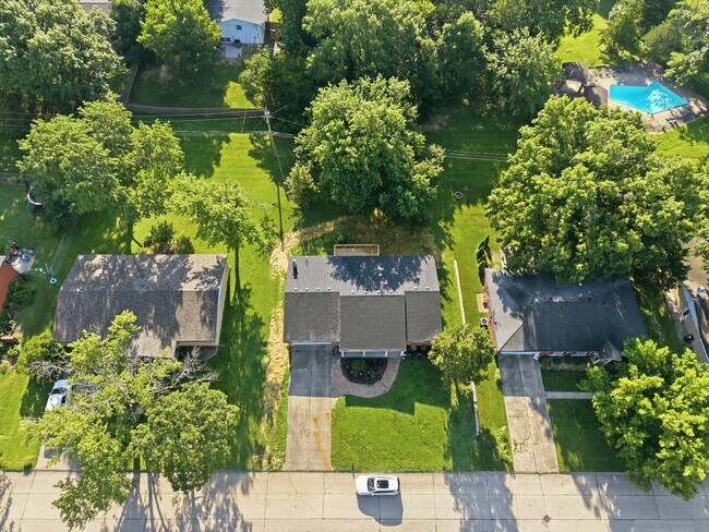 Building Photo - 1104 Falcon Dr