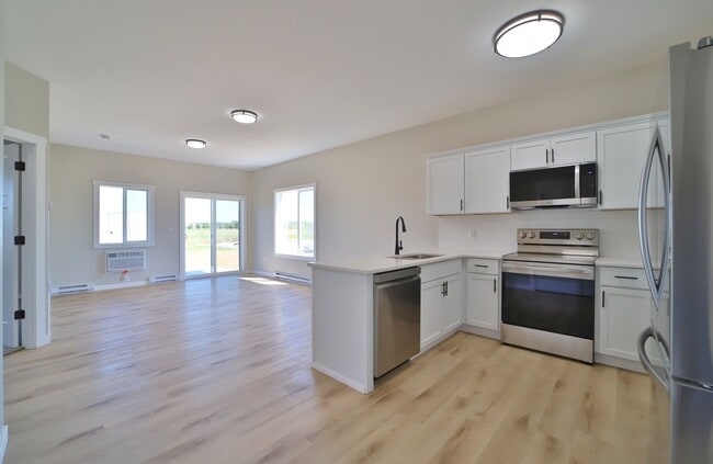 Building Photo - 750 Palomino Ave W