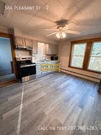 Building Photo - 584 Pleasant St
