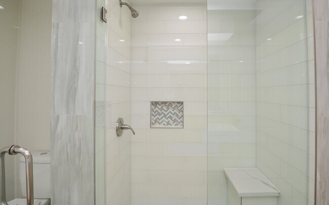 Building Photo - 15 Greenway Plz