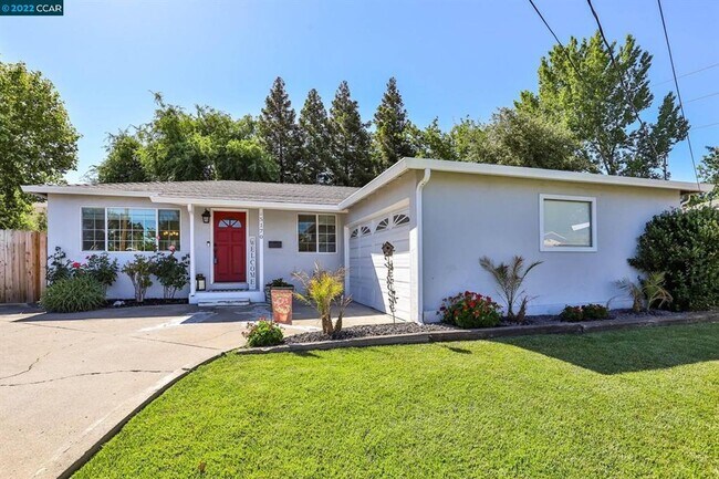 Building Photo - Clean/Remodeled 3 Bedroom 2 Bath with Large  Lot