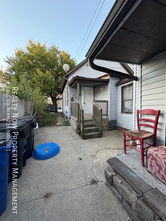 Building Photo - 3507 Carlyle Ave