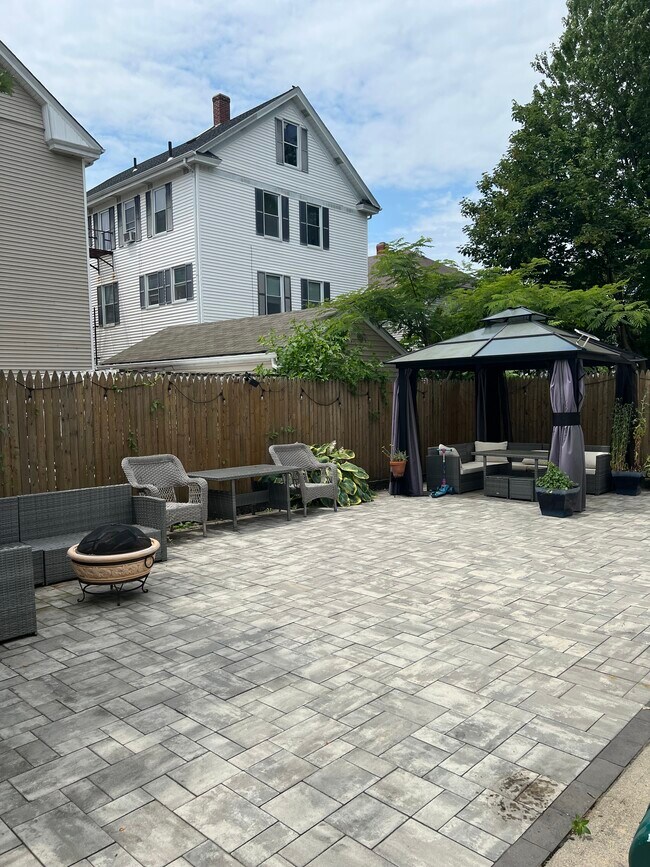 Building Photo - 64 Sterling St