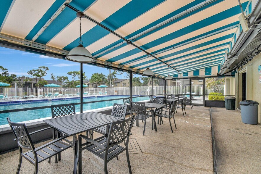 Building Photo - 704 Sunny Pine Way