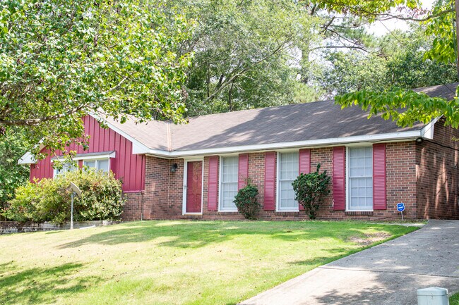 Primary Photo - 4100 King Arthur Pl