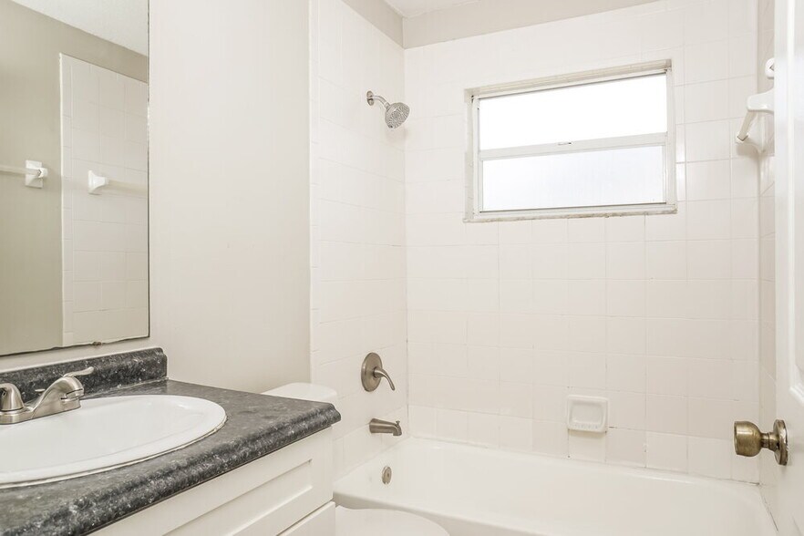 Building Photo - 3644 Ribera Ave